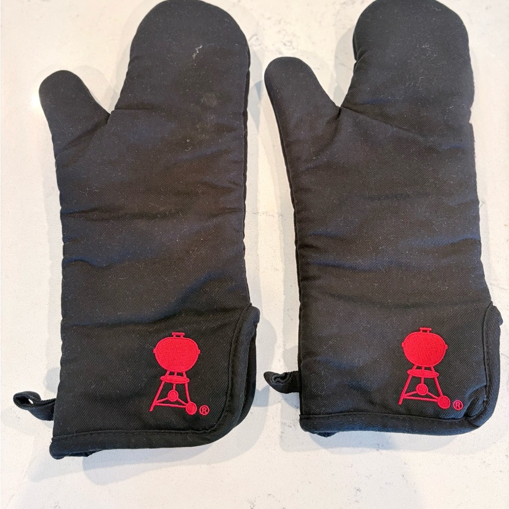 Black Barbecue/Oven Mitts with Red Logo Heat resistant lining